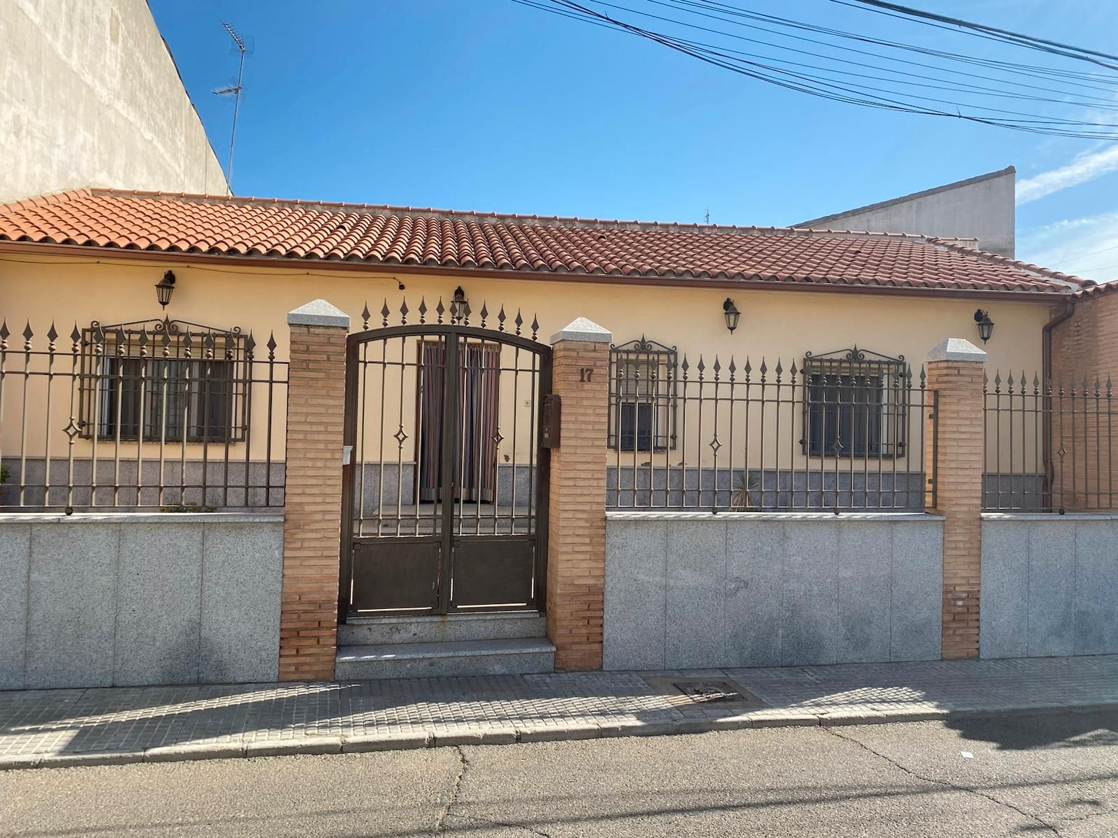 Vista exterior de Casa o xalet en venda en Villaseca de la Sagra amb Calefacció, Terrassa i Moblat