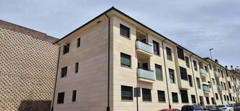 Vista exterior de Piso en venta en Plasencia con Aire acondicionado, Calefacción y Jardín privado