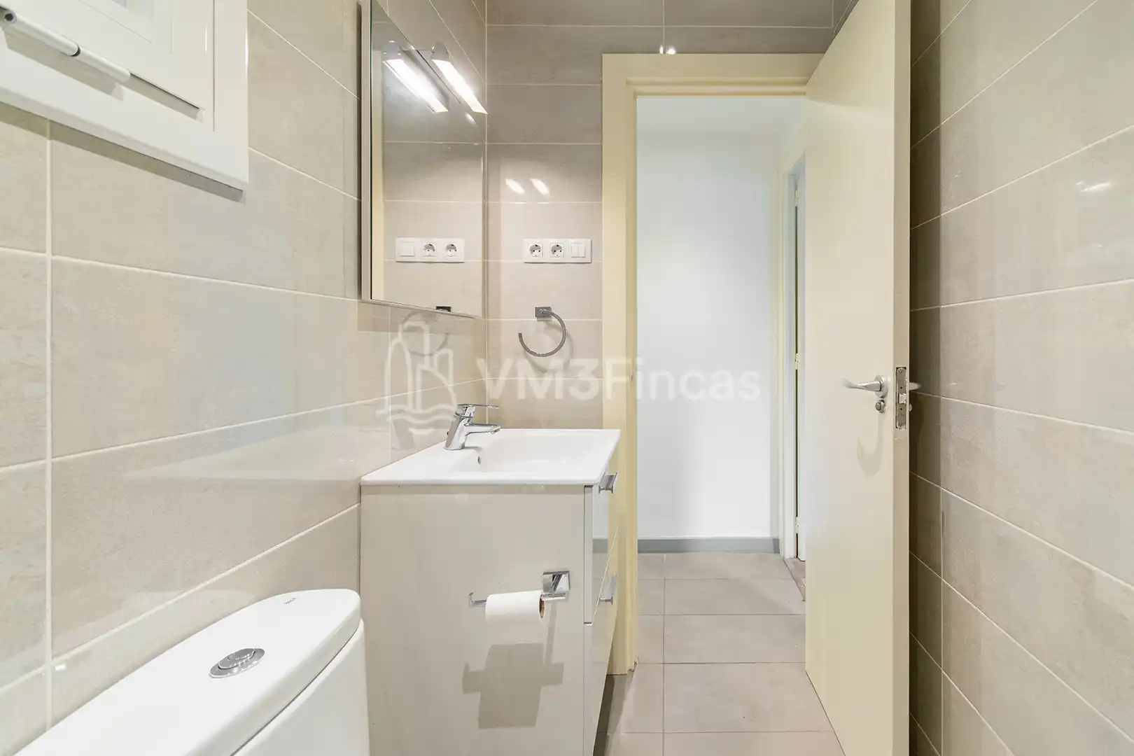 Badezimmer von Wohnung zur Miete in Barcelona mit Klimaanlage, Heizung und Parkett