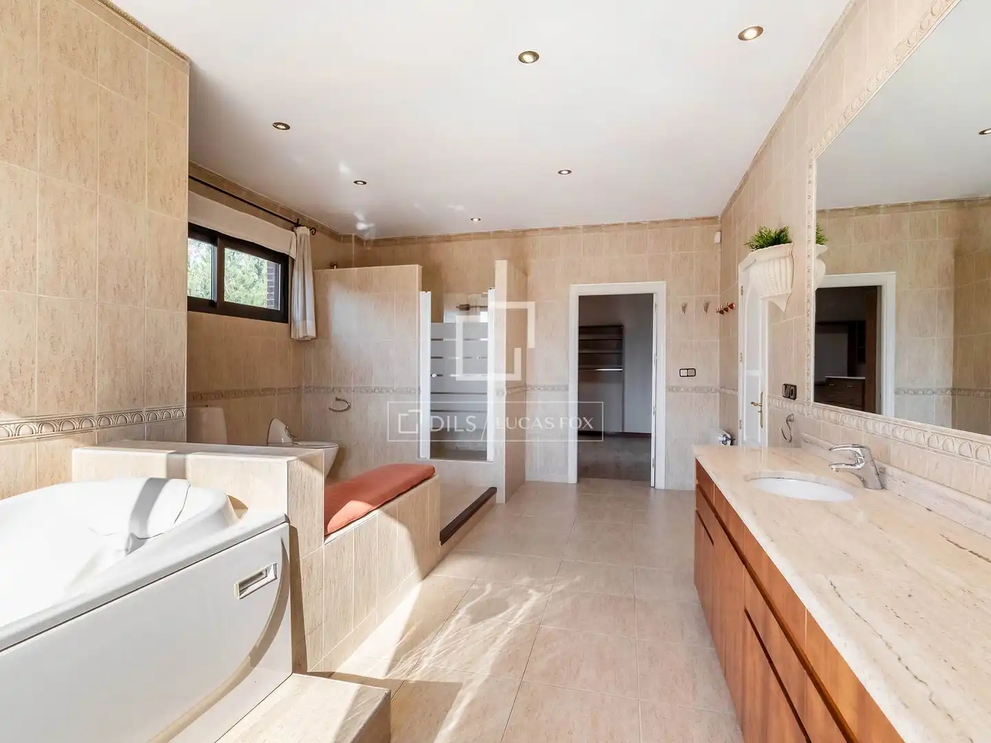 Bathroom of Houses for sale in Galapagar  with Air Conditioner, Private garden and Storage room