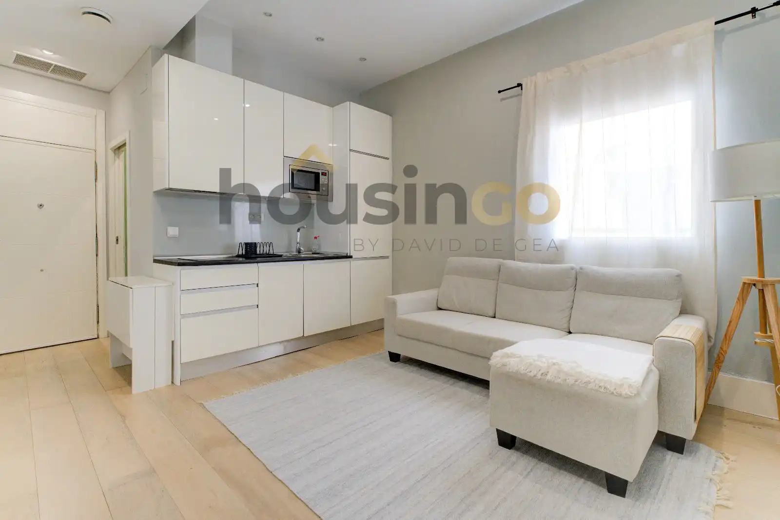 Living room of Flat for rent in  Madrid Capital  with Air Conditioner, Heating and Parquet flooring