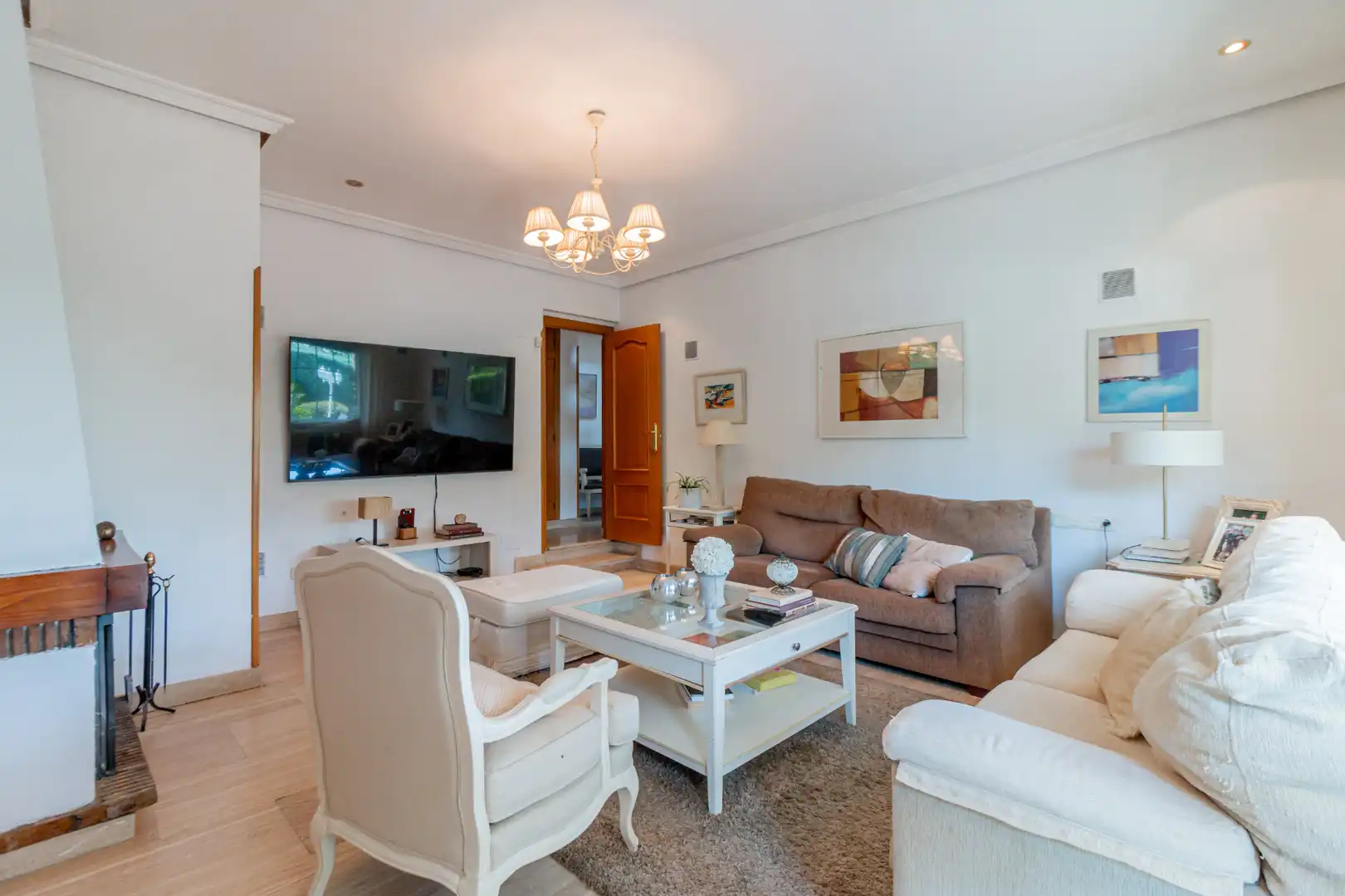 Sala d'estar de Casa o xalet en venda en Las Rozas de Madrid amb Calefacció, Jardí privat i Parquet