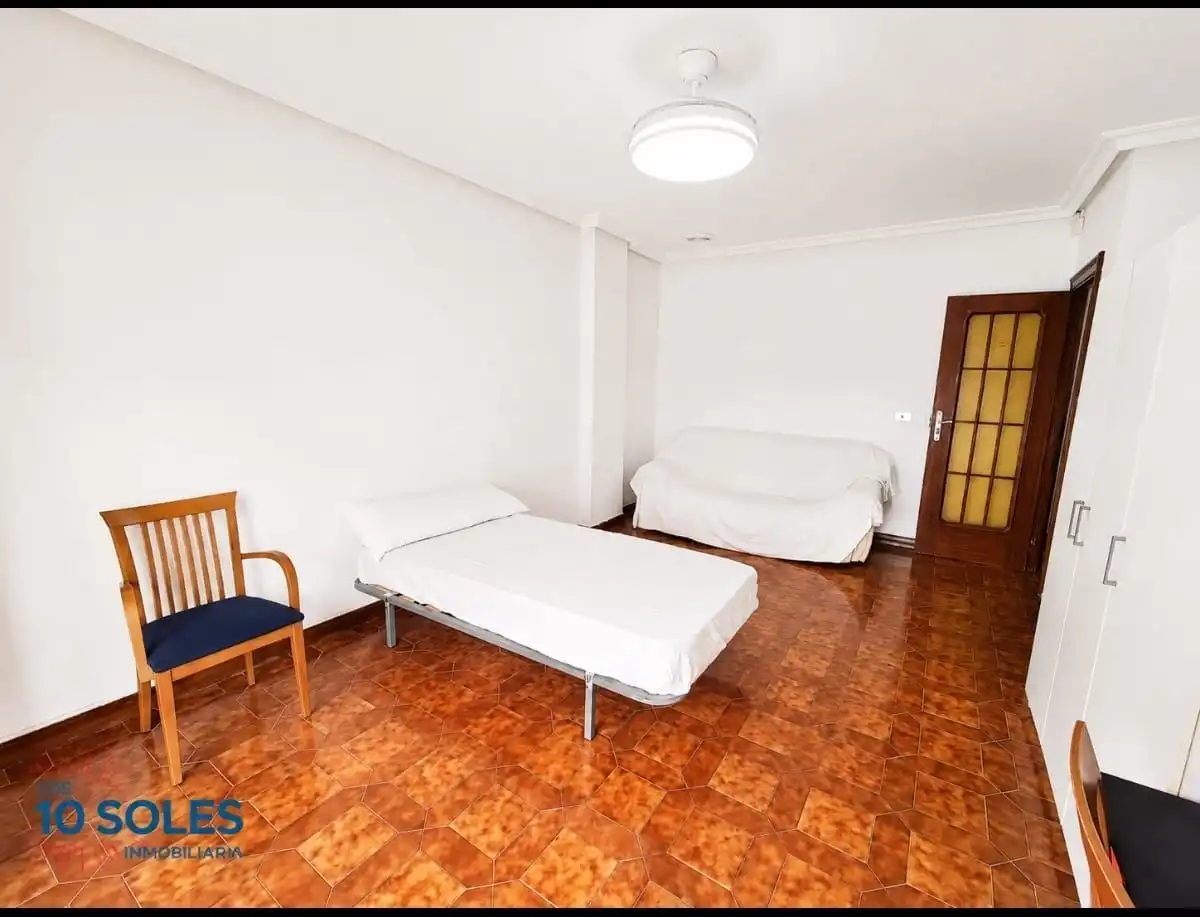Habitación de Apartamento de alquiler en Orihuela con Amueblado