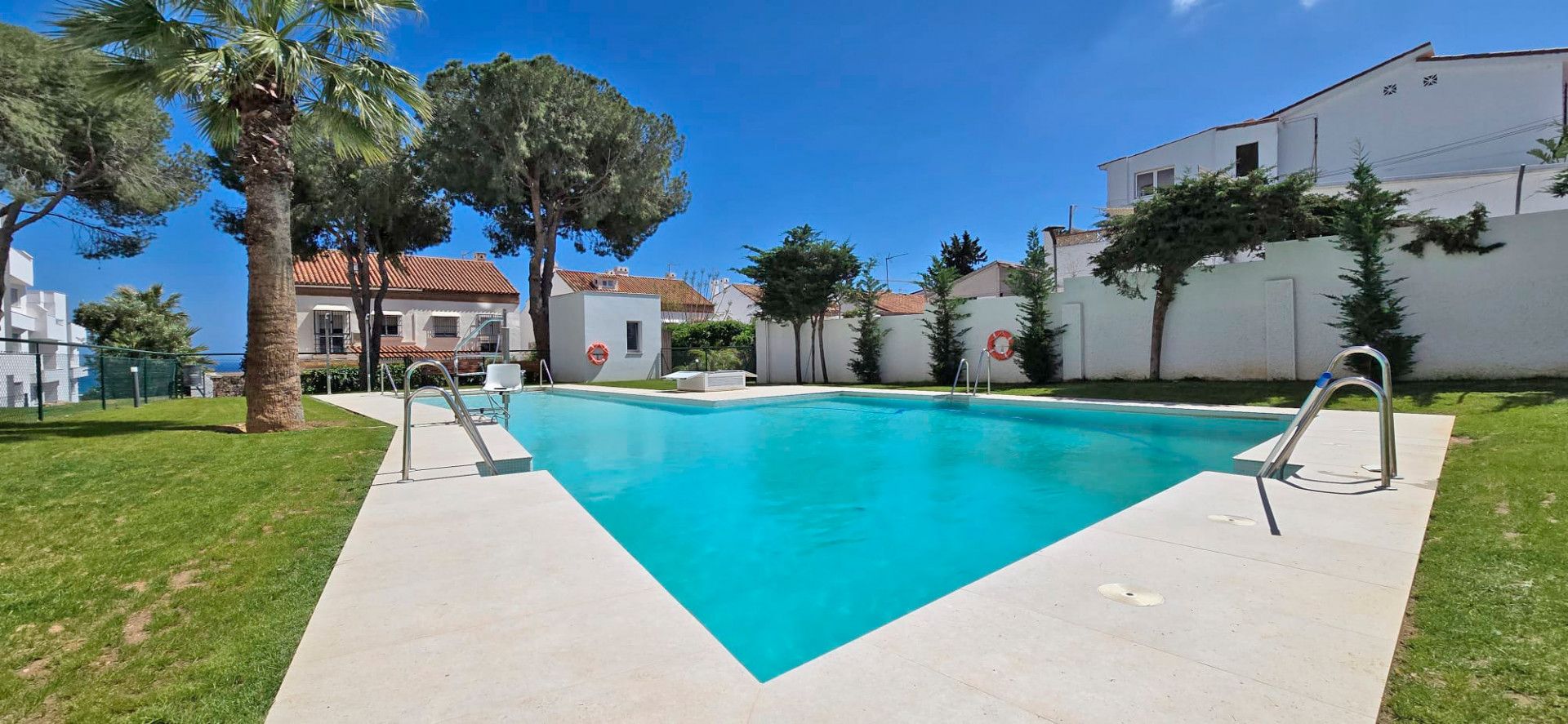 Piscina de Apartament de lloguer en Torremolinos amb Aire condicionat, Calefacció i Terrassa