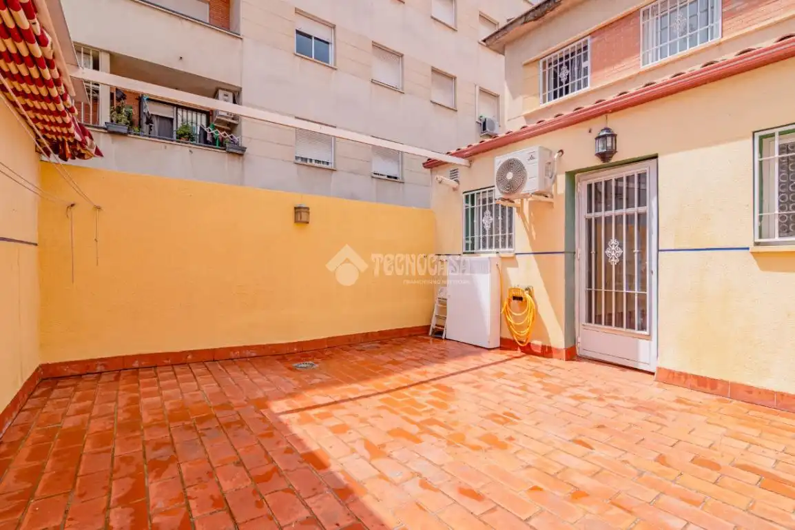 Vista exterior de Piso en venta en Granada