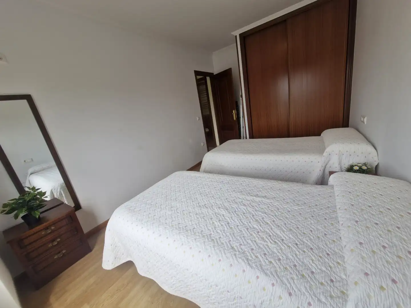 Schlafzimmer von Wohnung zum Verkauf in Foz mit Heizung, Abstellraum und Möbliert