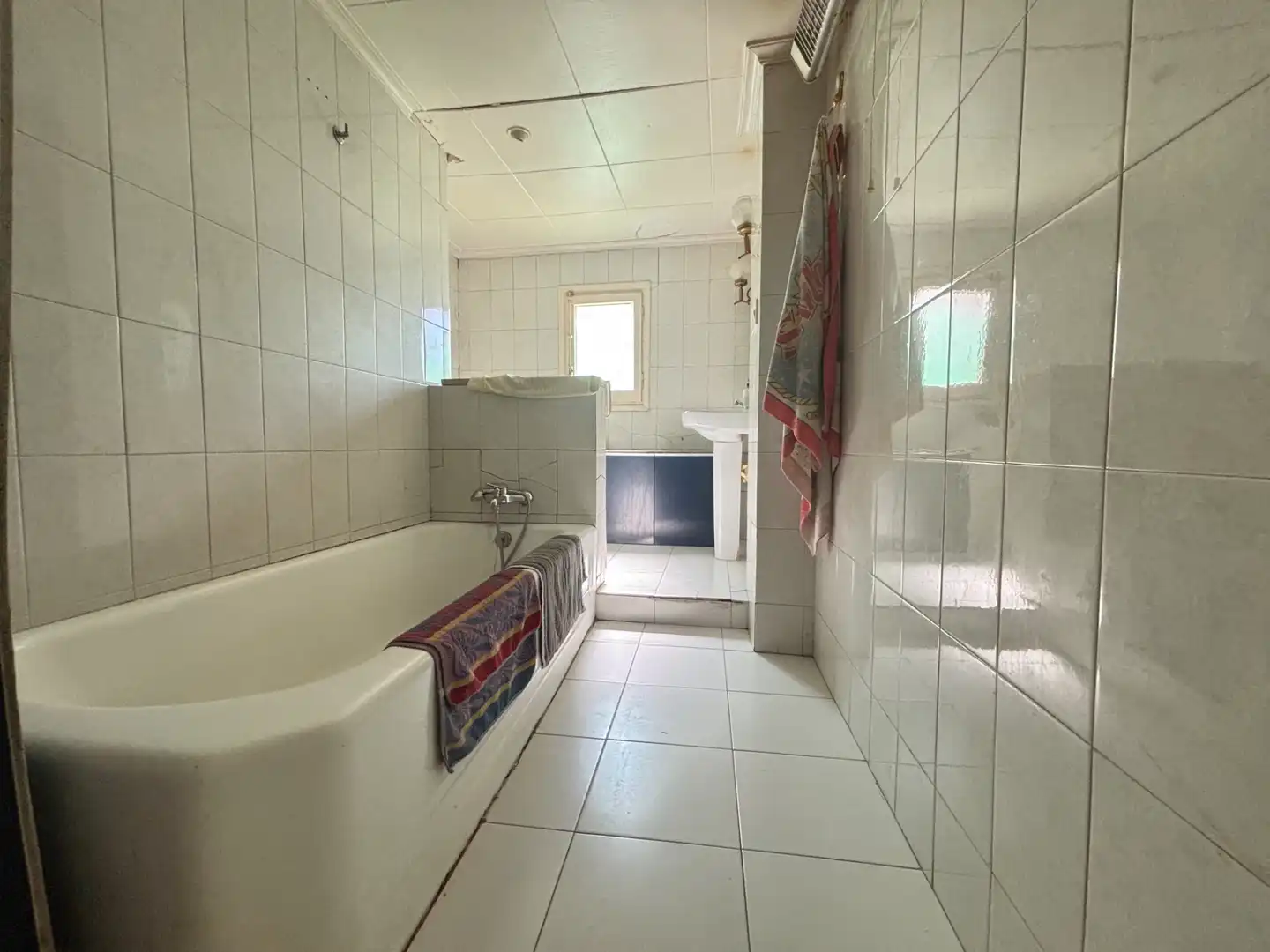 Bany de Casa o xalet en venda en Monegrillo amb Jardí privat, Terrassa i Moblat