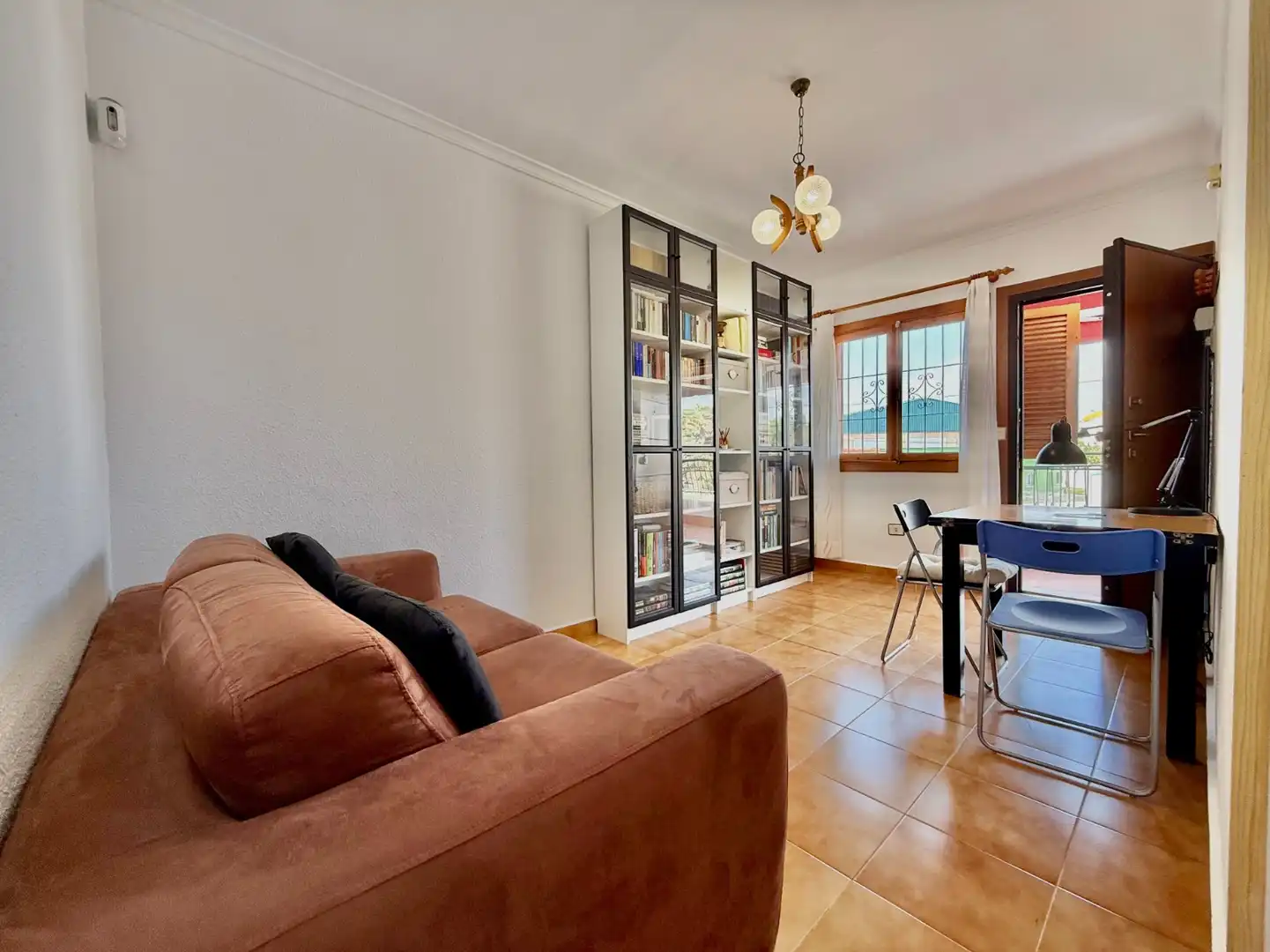 Sala d'estar de Casa o xalet en venda en San Pedro del Pinatar amb Aire condicionat, Jardí privat i Terrassa