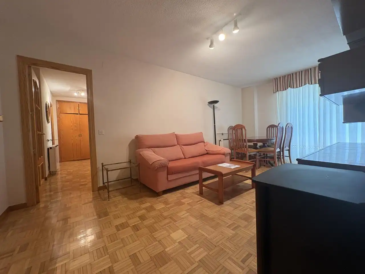 Wohnzimmer von Erdgeschoss zur Miete in San Lorenzo de El Escorial mit Heizung, Parkett und Möbliert
