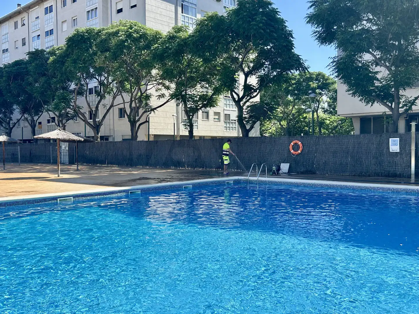 Pis amb piscina en venda a Serraparera