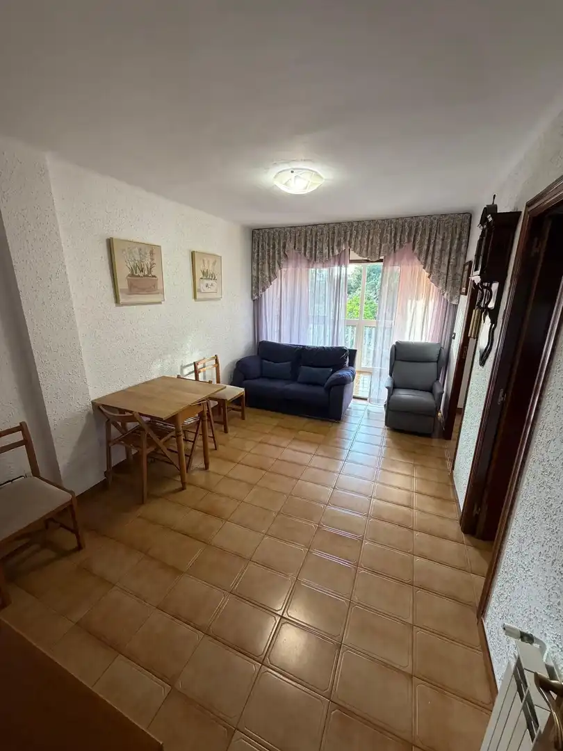 Sala de estar de Piso en venta en Cornellà de Llobregat con Calefacción y Amueblado