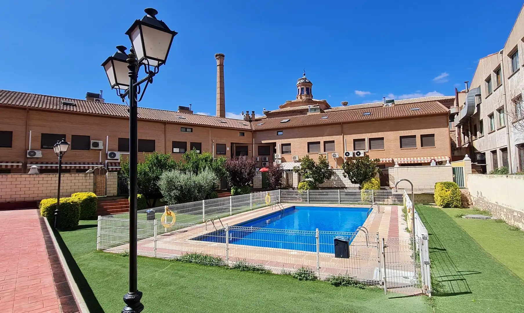 Piscina de Pis en venda en La Almunia de Doña Godina  amb Jardí privat i Piscina comunitària