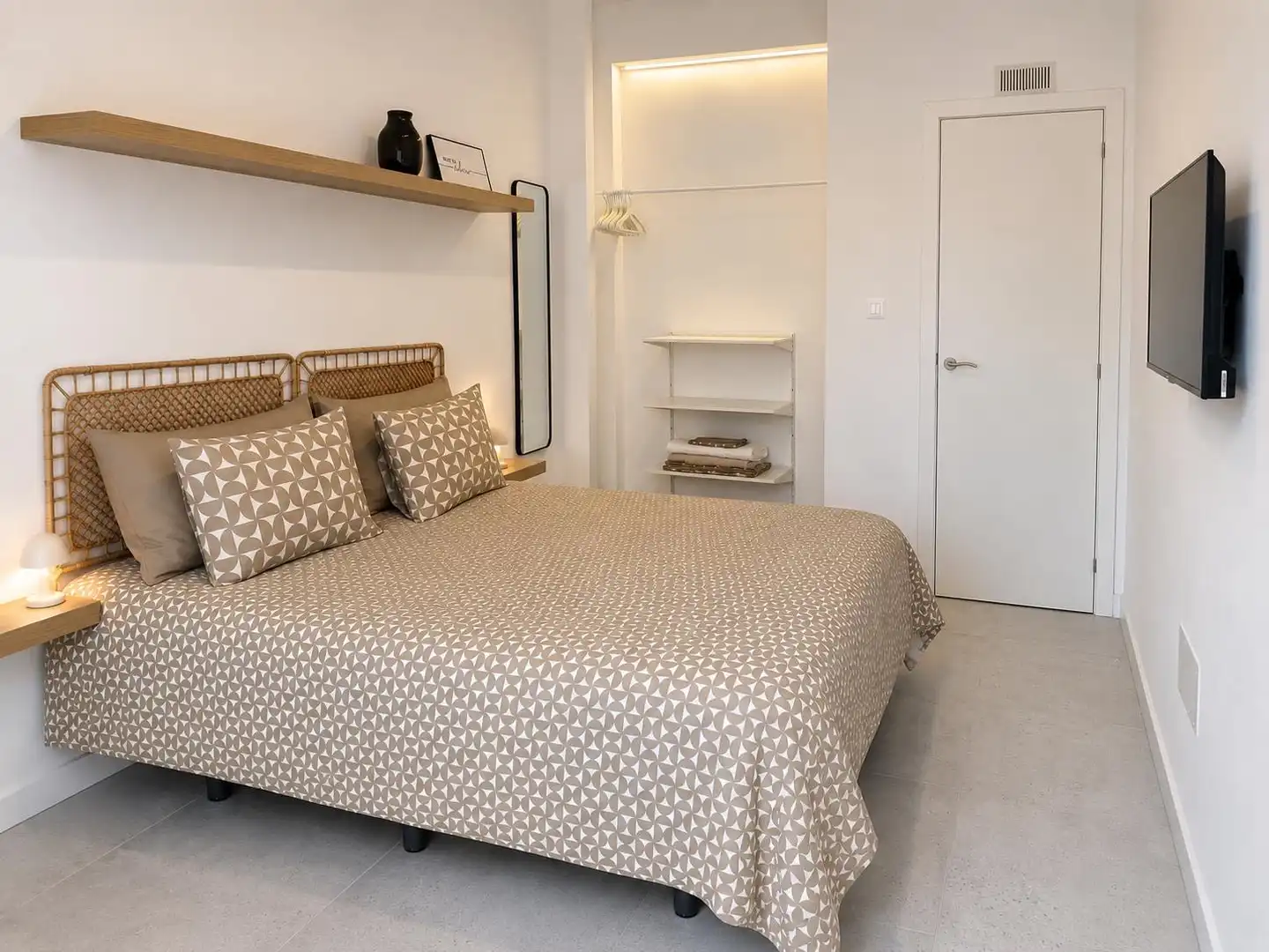 Bedroom of Apartments for rent in Santa Cruz de Tenerife  with Furnished, Oven and TV