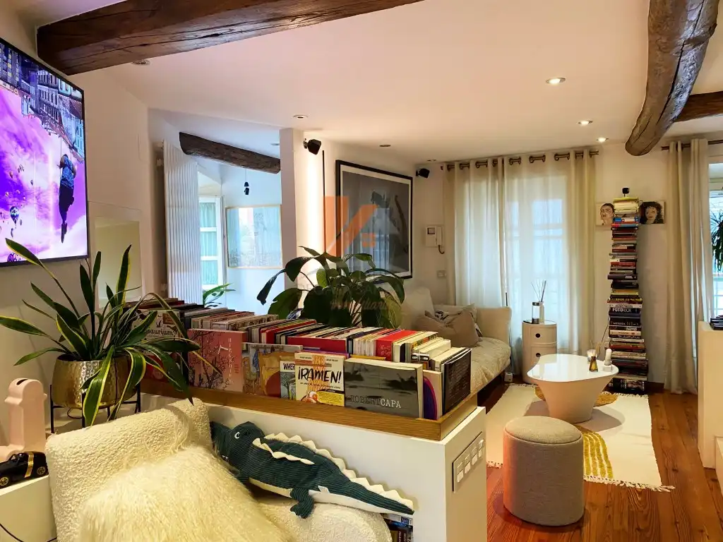 Living room of Houses for sale in Santiago de Compostela   with Washing machine