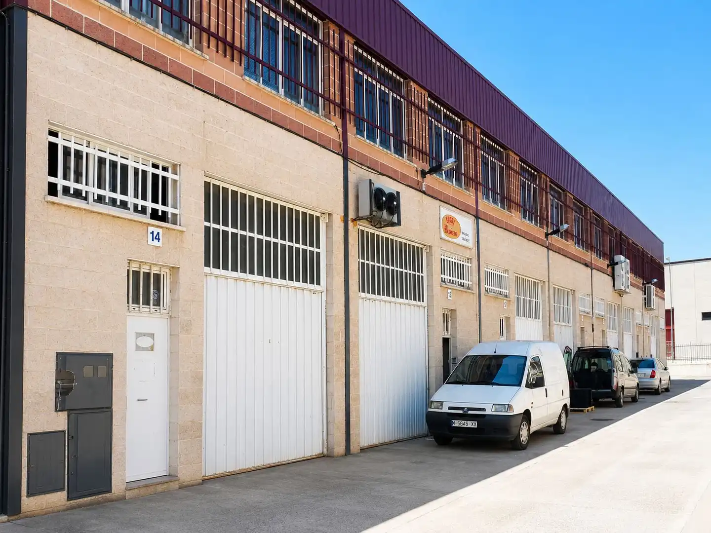 Außenansicht von Fabrikhallen zur Miete in Madrid