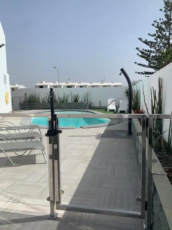 Piscina de Dúplex de alquiler en San Bartolomé de Tirajana con Aire acondicionado, Amueblado y Internet