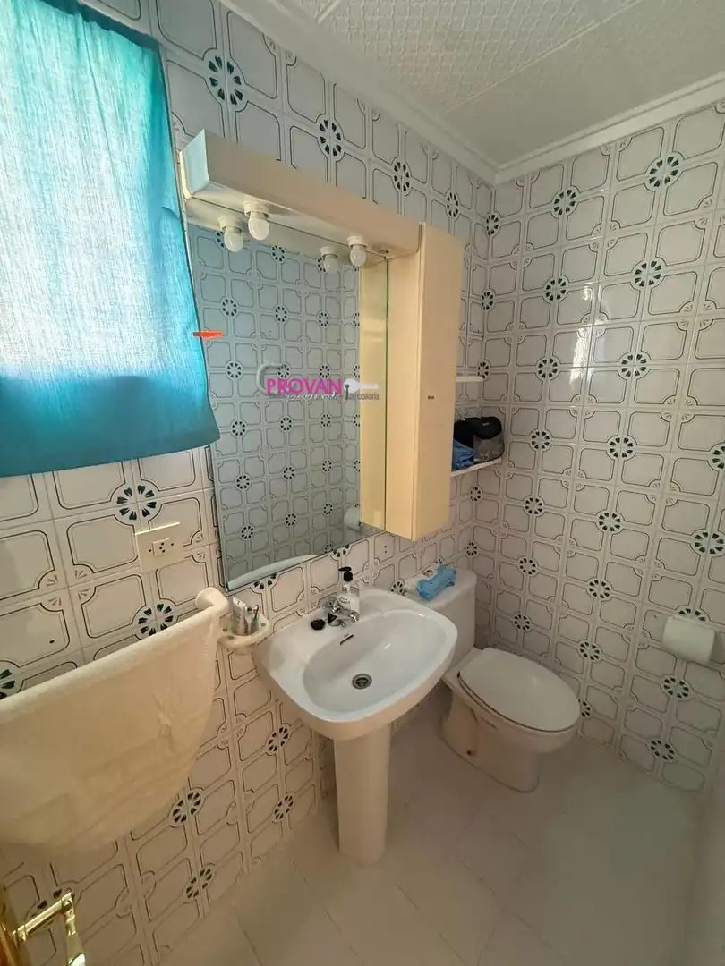 Baño de Piso de alquiler en Guardamar del Segura con Amueblado