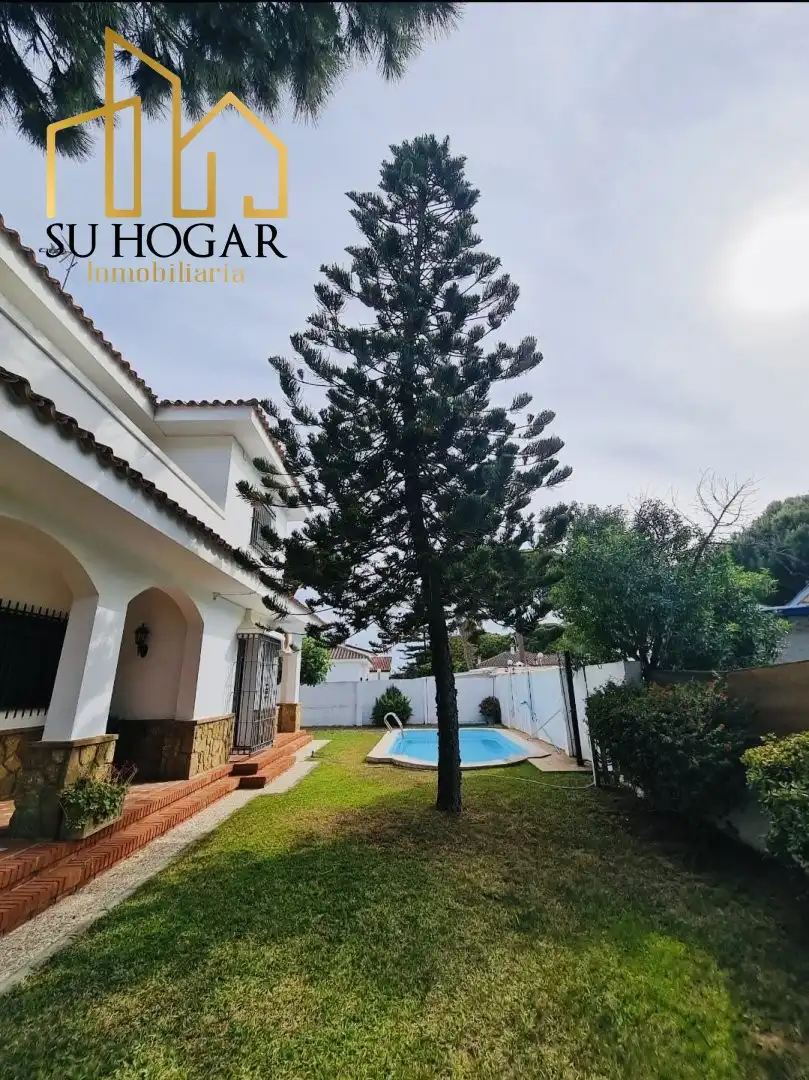 Vista exterior de Casa o xalet en venda en Rota amb Aire condicionat, Terrassa i Traster