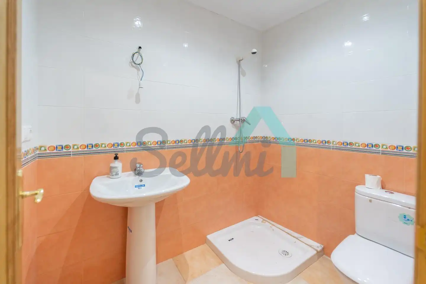 Badezimmer von Wohnung zum Verkauf in Aller mit Heizung, Terrasse und Abstellraum