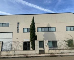 Exterior view of Industrial buildings for sale in Villaquilambre