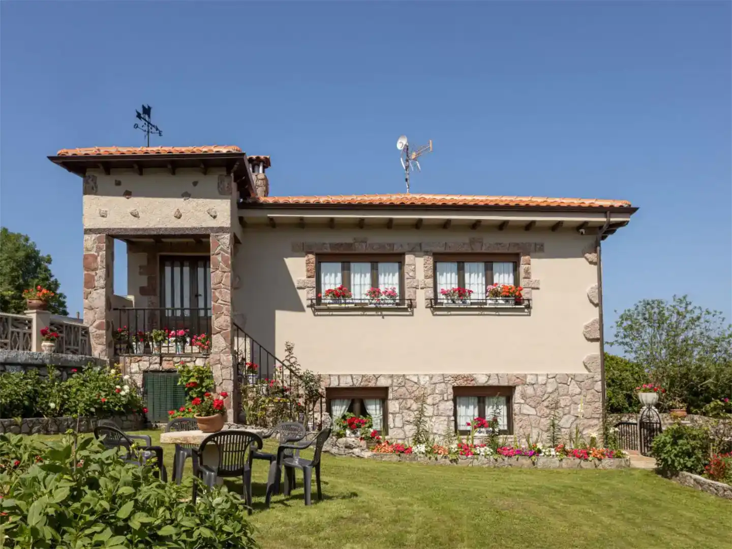 Außenansicht von Wohnung zum Verkauf in Llanes mit Balkon