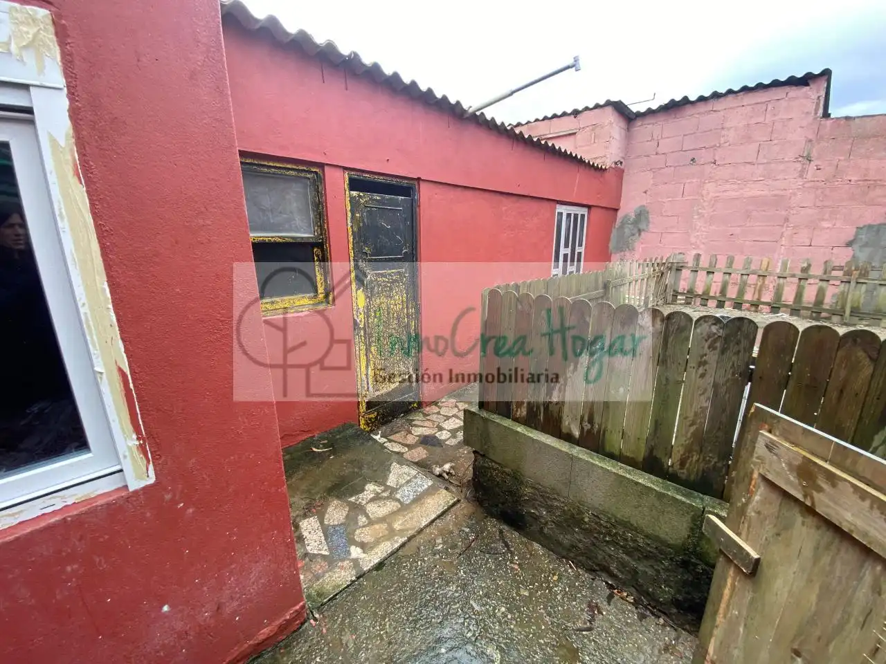 Außenansicht von Einfamilien-Reihenhaus zum Verkauf in Vigo  mit Heizung, Terrasse und Abstellraum