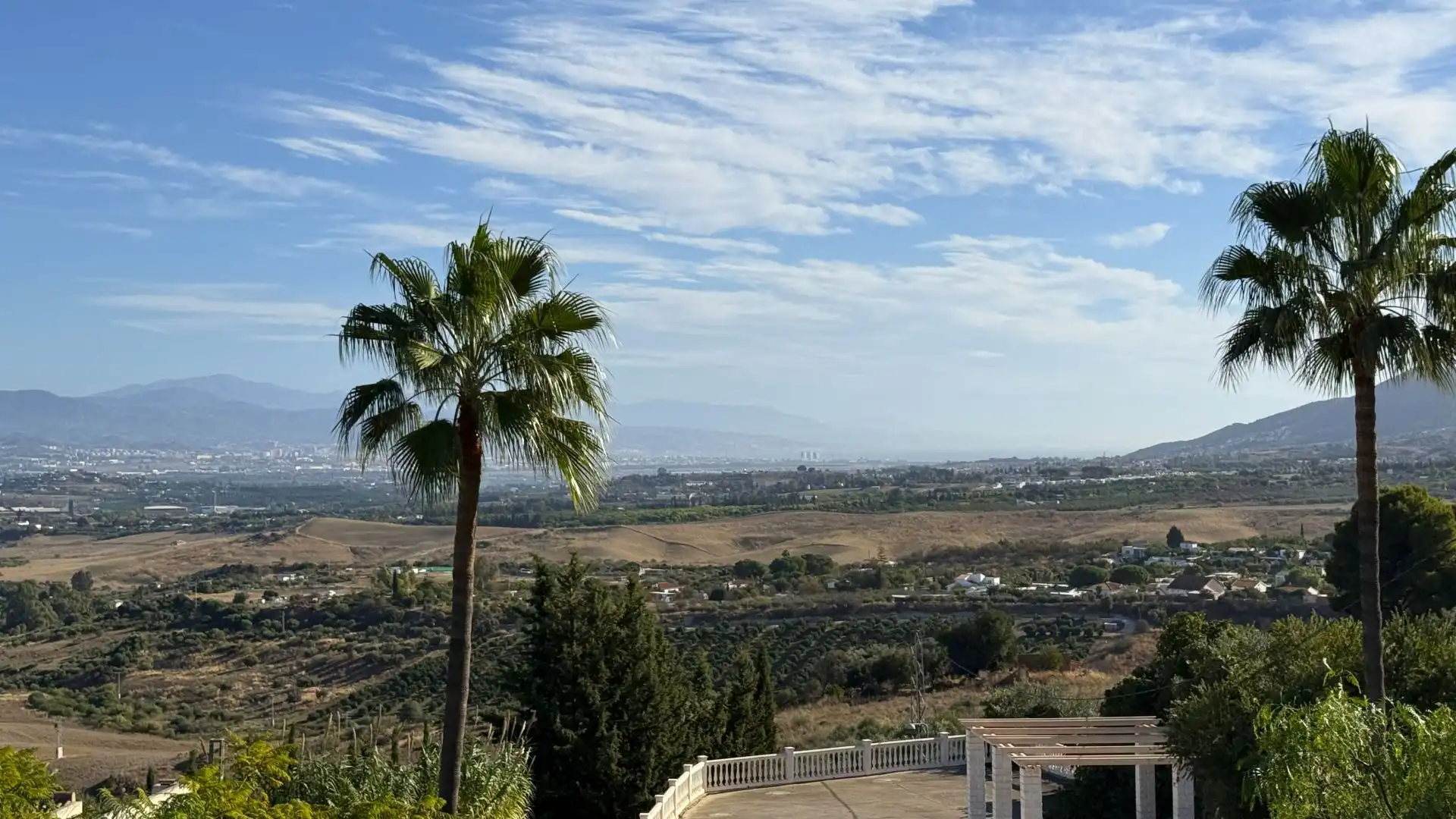 Vista exterior de Finca rústica en venda en Alhaurín de la Torre amb Aire condicionat, Traster i Piscina