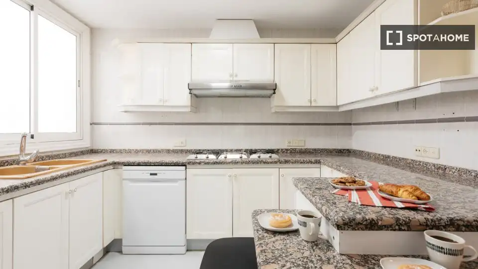 Kitchen of Flat for rent in Valencia  with Air Conditioner, Heating and Furnished