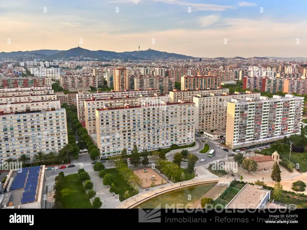 Exterior view of Flat for sale in L'Hospitalet de Llobregat
