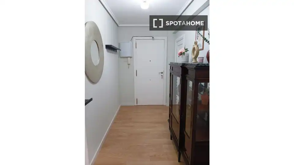 Flat for rent in Valencia  with Air Conditioner, Heating and Furnished