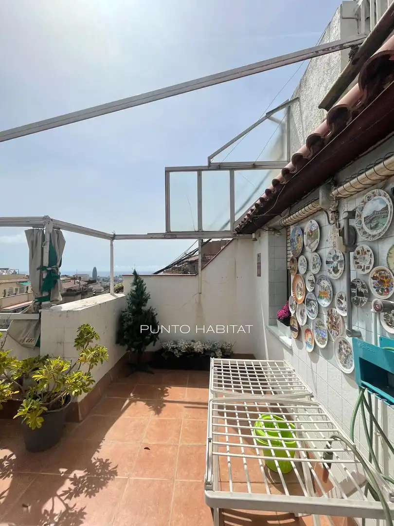 Außenansicht von Dachboden zum Verkauf in Barcelona mit Terrasse