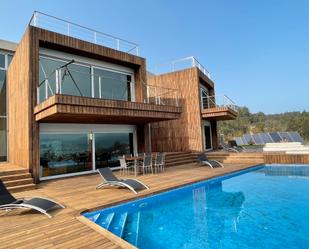 Vista exterior de Casa o xalet de lloguer en Vilaboa amb Terrassa, Piscina i Balcó