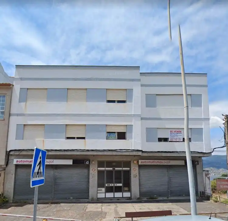 Vista exterior de Edifici en venda en Redondela