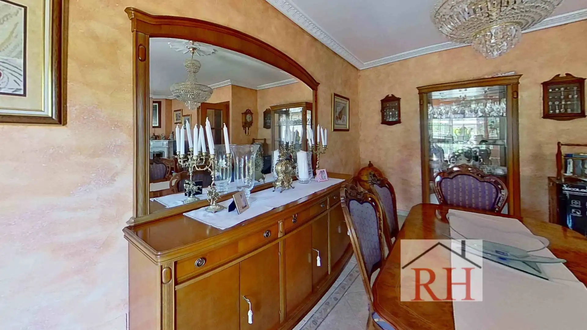 Comedor de Casa adosada en venta en Alcalá de Henares con Aire acondicionado, Calefacción y Jardín privado