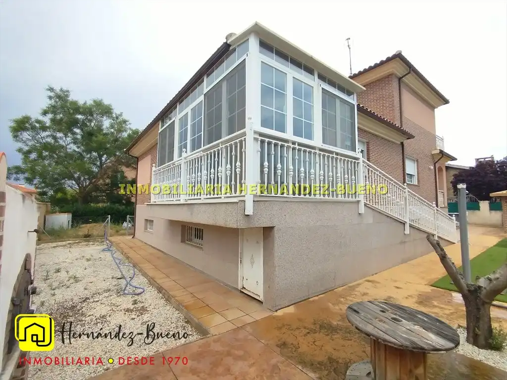 Vista exterior de Casa o chalet en venta en Calvarrasa de Abajo con Calefacción, Jardín privado y Terraza