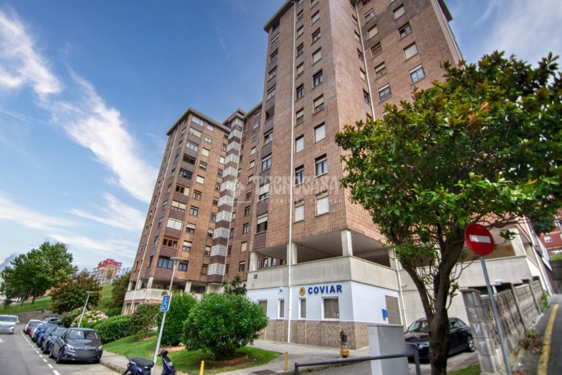 Vista exterior de Piso en venta en Santander