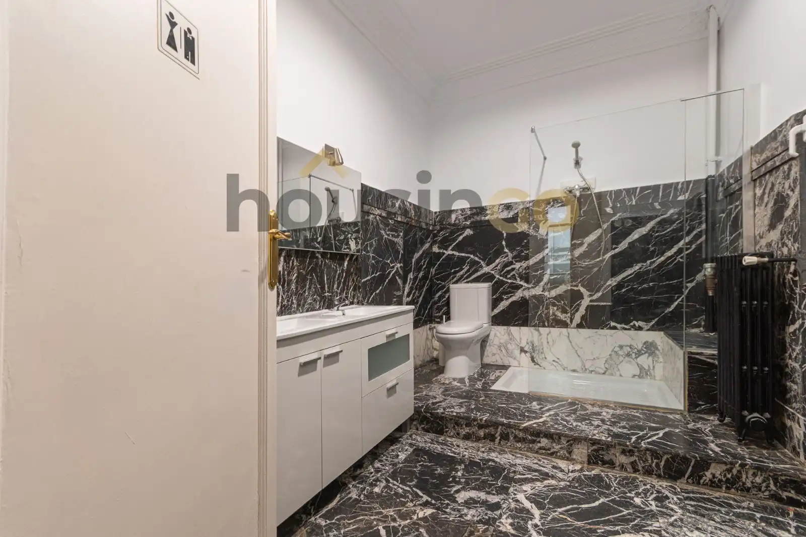 Bathroom of Office for rent in Madrid  with Air Conditioner, Heating and Balcony