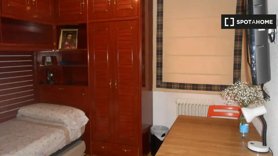 Bedroom of Flat for rent in Madrid  with Air Conditioner, Heating and Furnished