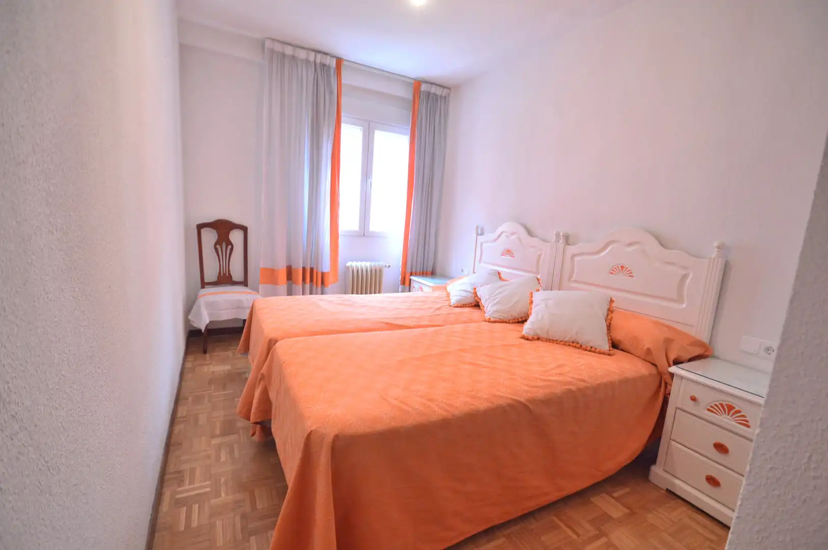 Bedroom of Flat for sale in Madrid  with Air Conditioner, Heating and Parquet flooring