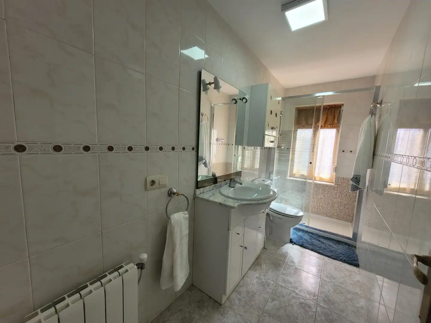 Bathroom of Flat for rent in Salamanca  with Heating and Furnished
