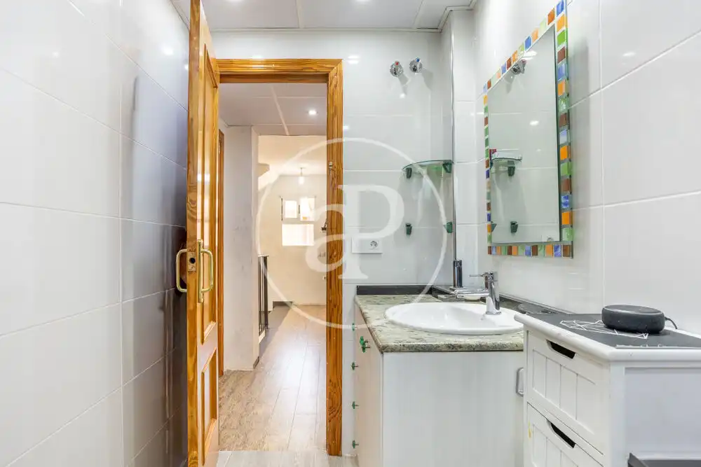 Bathroom of Houses for sale in Riba-roja de Túria  with Air Conditioner, Heating and Private garden