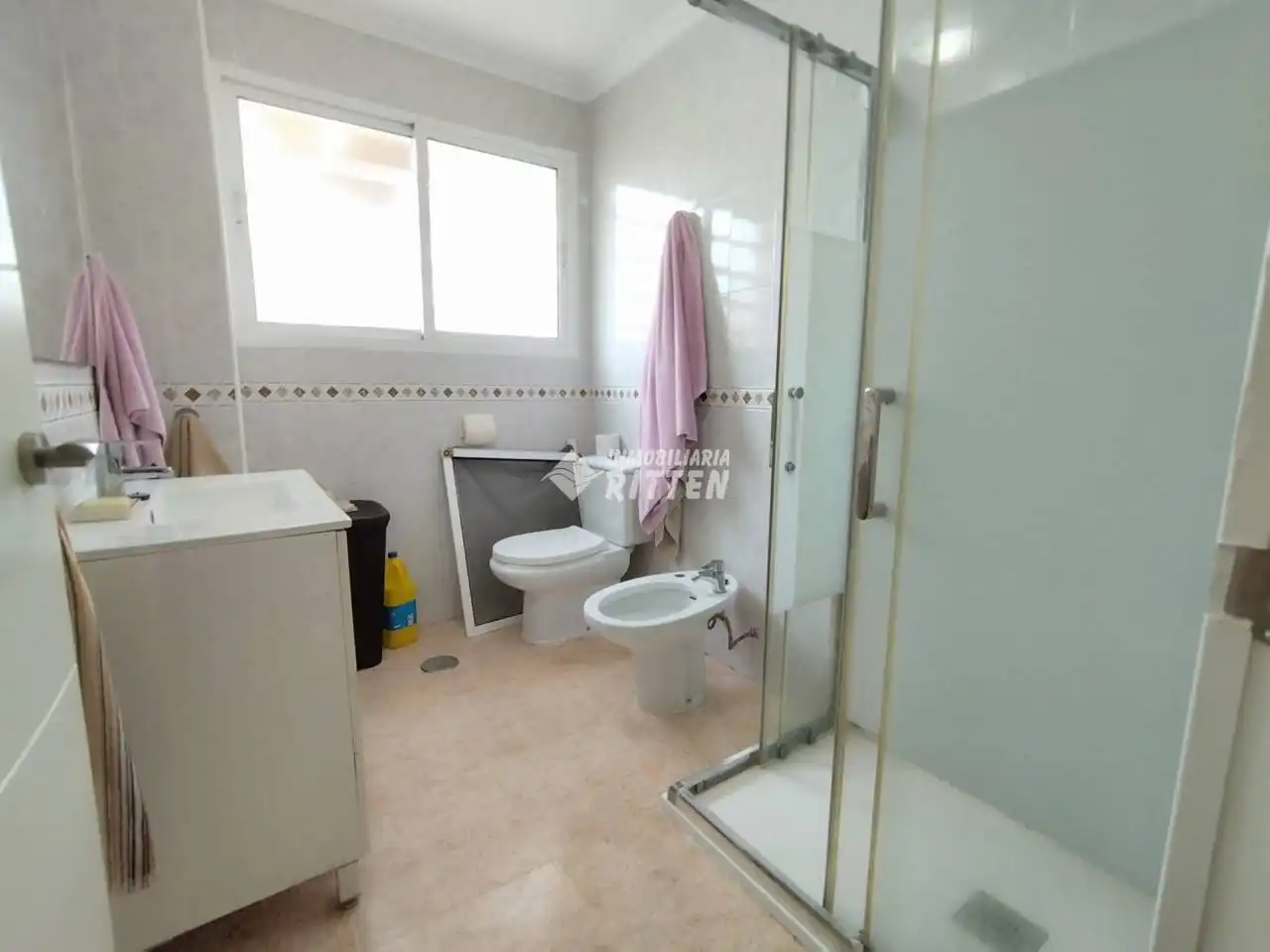 Badezimmer von Wohnung zur Miete in La Manga del Mar Menor mit Klimaanlage, Terrasse und Möbliert