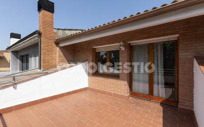 Exterior view of House or chalet for sale in Manlleu  with Terrace and Balcony