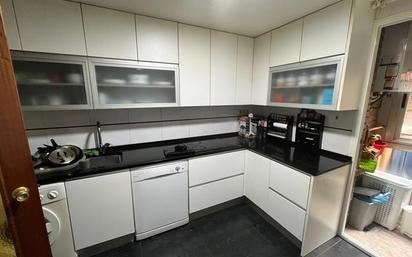 Kitchen of Flat for sale in  Zaragoza Capital  with Air Conditioner, Heating and Terrace