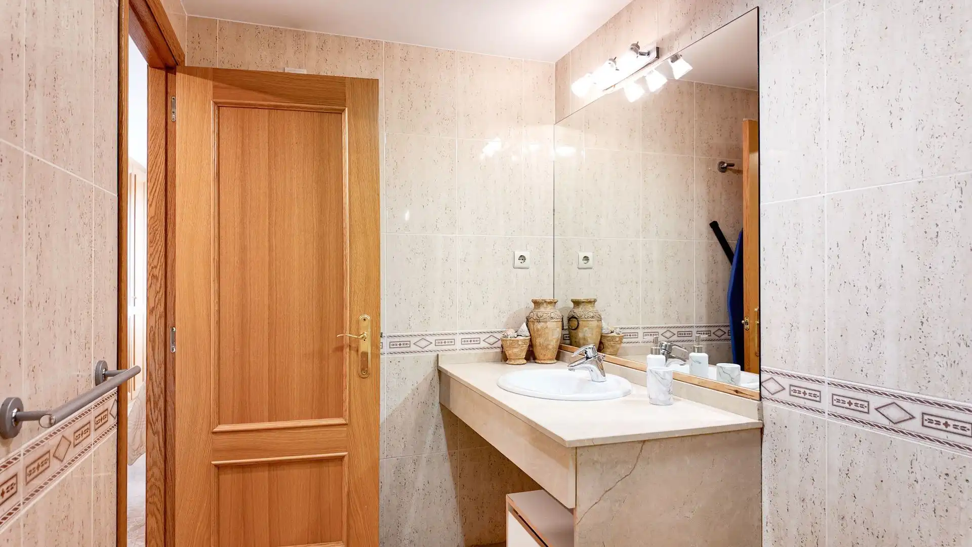 Bathroom of Flat for rent in Valencia  with Air Conditioner, Heating and Terrace