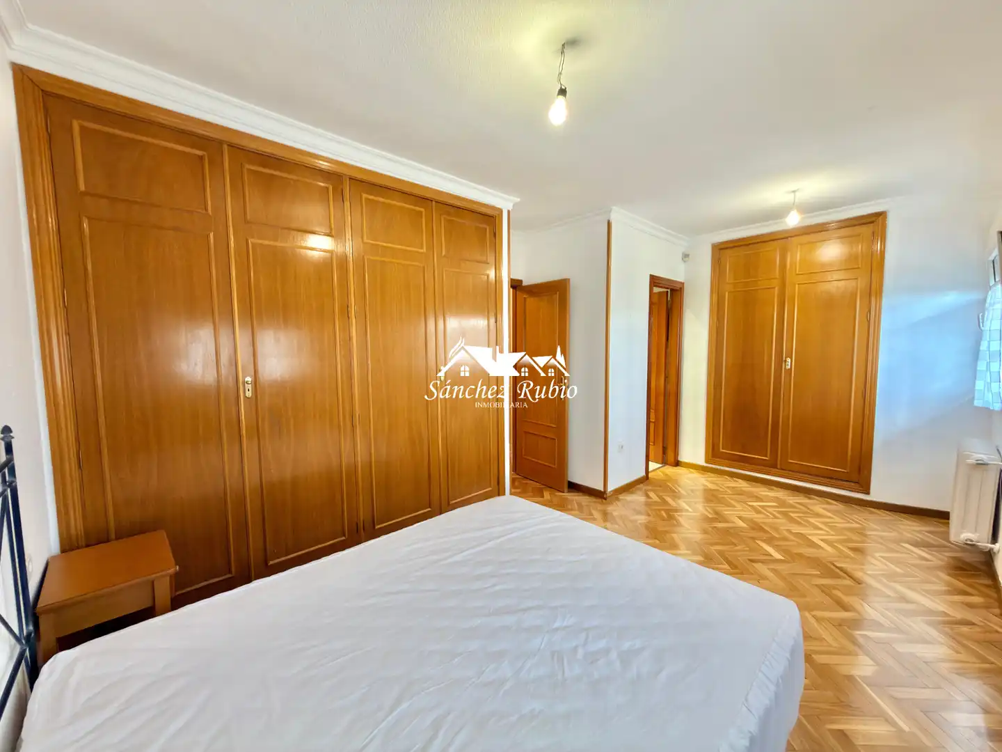 Schlafzimmer von Einfamilien-Reihenhaus zur Miete in Torrelodones mit Heizung, Privatgarten und Parkett