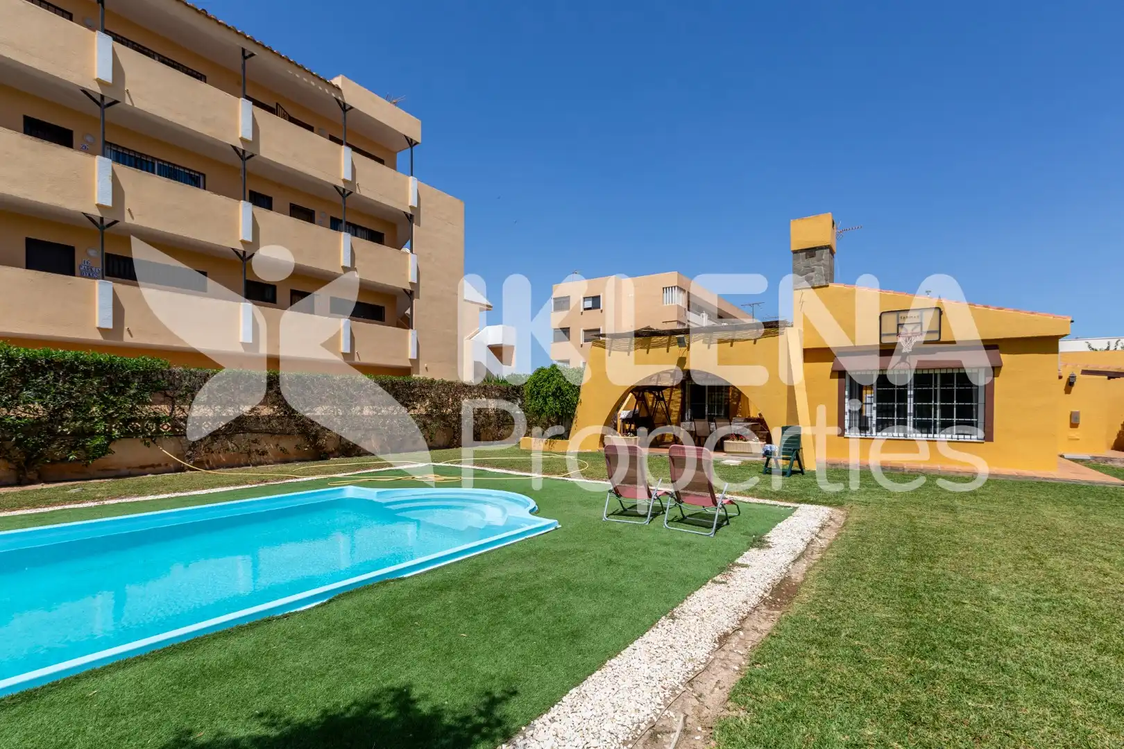 Exterior view of Houses for sale in Roquetas de Mar  with Air Conditioner, Private garden and Parquet flooring