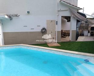 Piscina de Casa o xalet de lloguer en Santa Susanna amb Jardí privat, Terrassa i Piscina