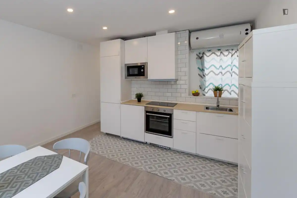 Cocina de Apartamento para compartir en L'Hospitalet de Llobregat con Amueblado, Horno y Lavadora