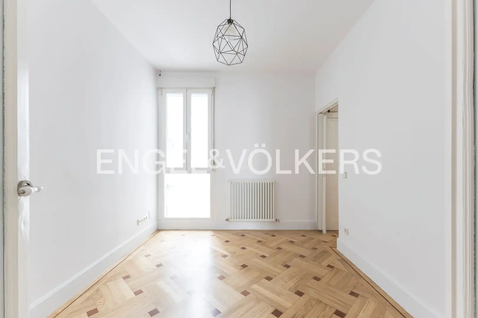 Habitación de Piso de alquiler en Madrid con Calefacción, Parquet y Balcón